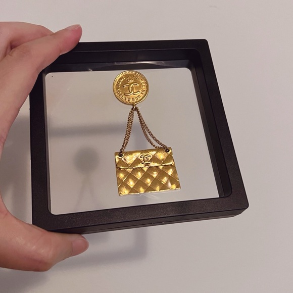 CHANEL CC Vintage Quilted Bag Motif Brooch Pin 24k Gold Plated 93P - Picture 1 of 6